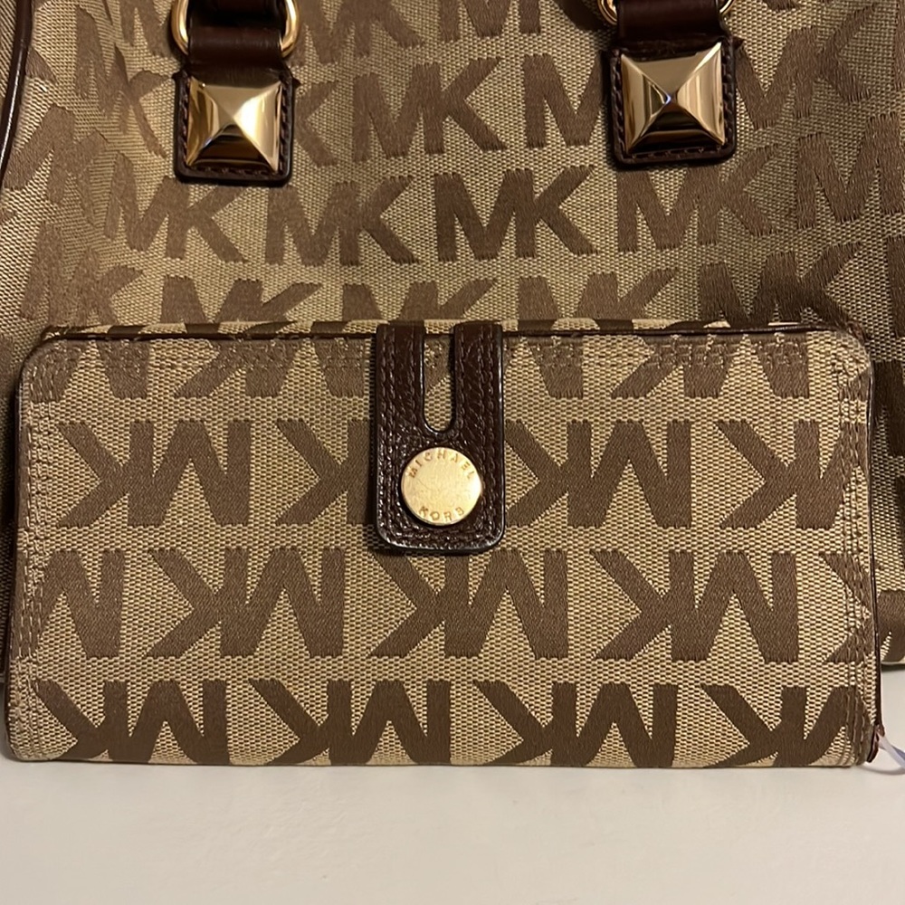 Michael kors purse - Picture 2 of 10